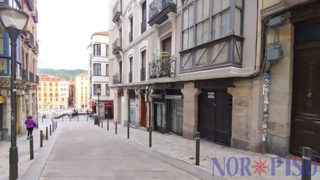 Vista exterior de Local en venta en Bilbao 