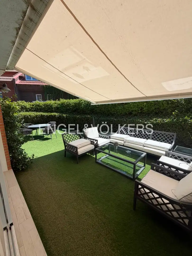 Terraza de Casa adosada en venta en Madrid con Aire acondicionado, Calefacción y Jardín privado