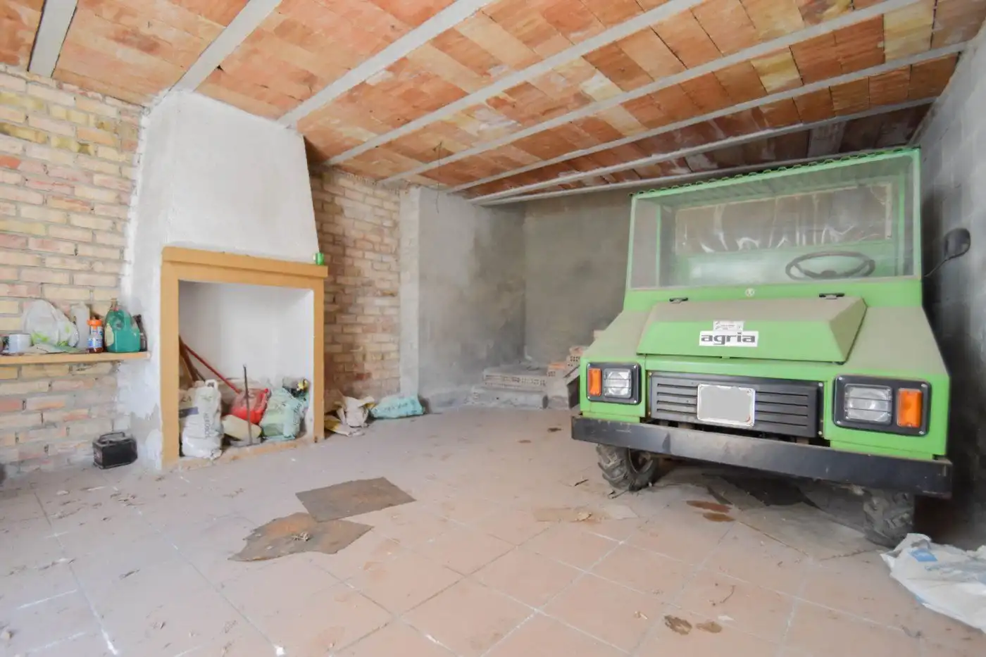 Garage for sale in Colomera