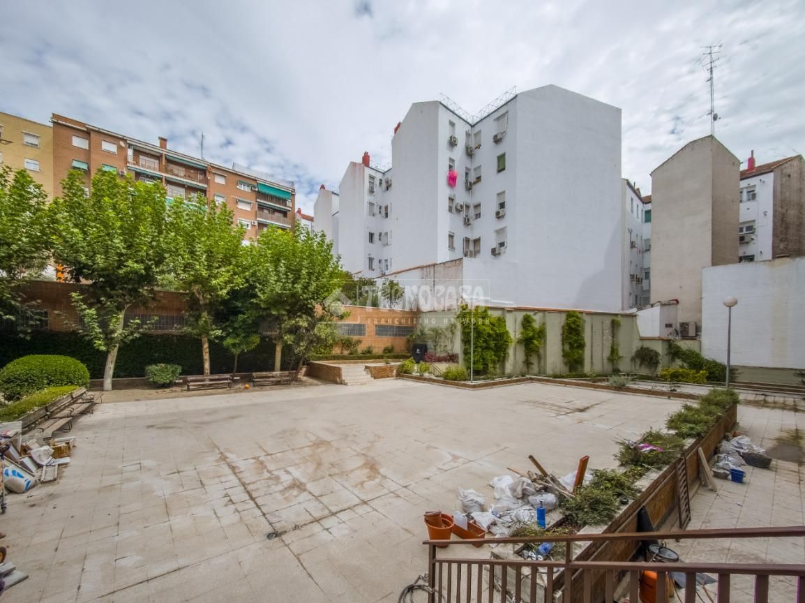 Exterior view of Flat for sale in  Madrid Capital  with Terrace
