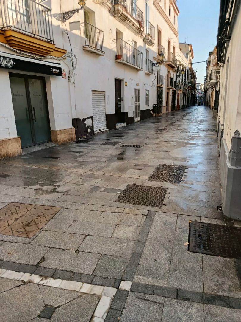Vista exterior de Local en venda en El Puerto de Santa María amb Alarma