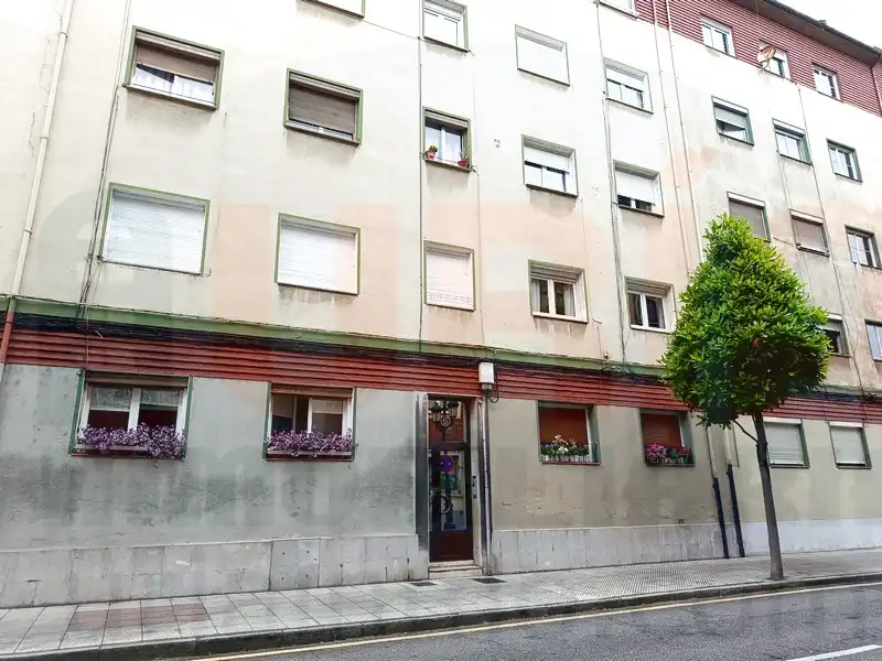 Vista exterior de Piso en venta en Oviedo  con Calefacción, Amueblado y Horno