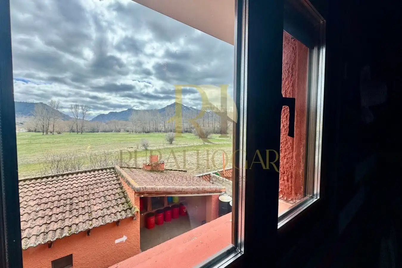 Exterior view of Commercial properties for sale in Villamanín  with Heating, Terrace and Furnished