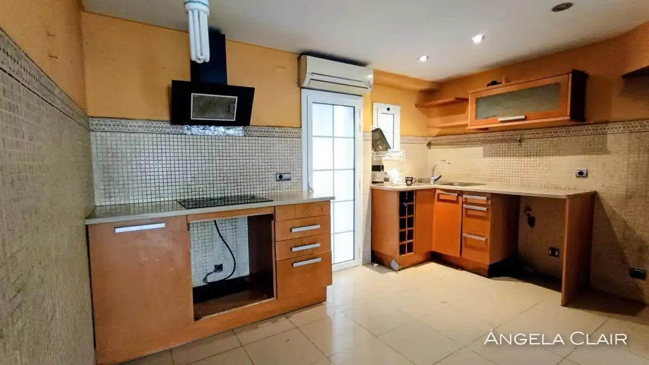 Cocina de Piso en venta en Ripollet con Calefacción, Parquet y Balcón