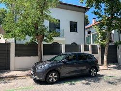 Vista exterior de Casa o xalet de lloguer en  Madrid Capital amb Aire condicionat, Calefacció i Jardí privat