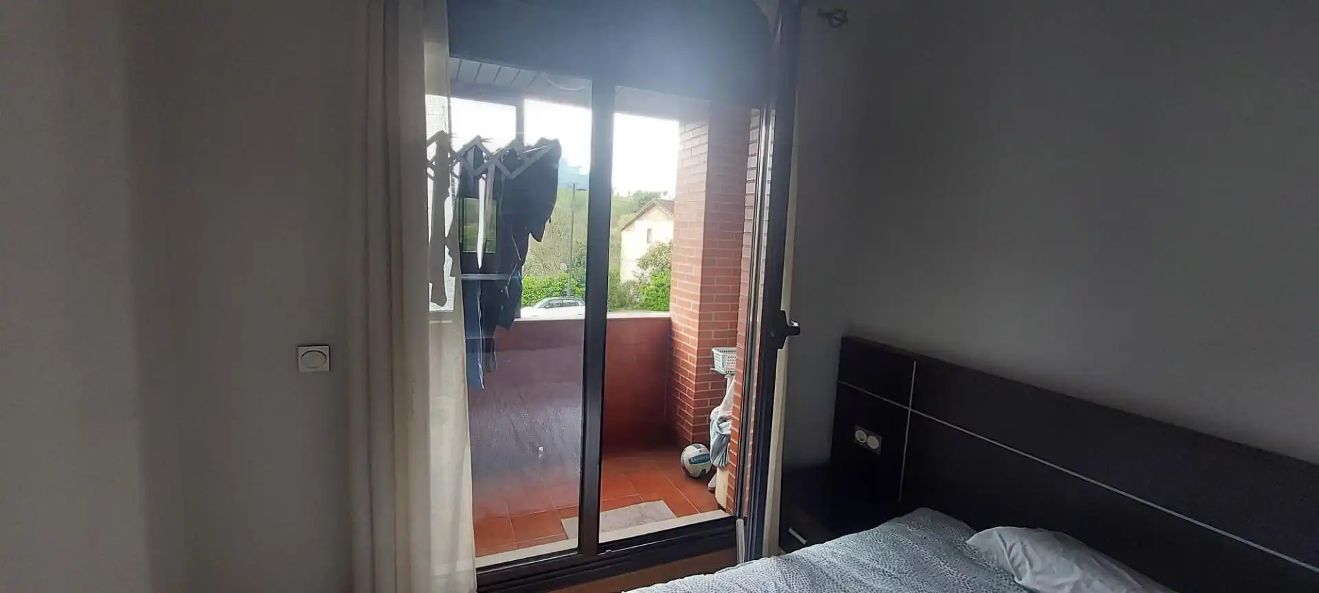 Terrassa de Pis en venda en Oviedo  amb Calefacció, Jardí privat i Traster