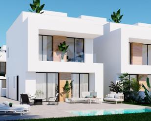 Vista exterior de Casa o xalet en venda en Orihuela amb Aire condicionat, Jardí privat i Terrassa