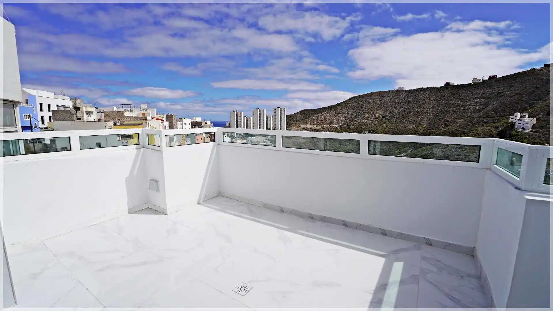 Vista exterior de Pis en venda en Las Palmas de Gran Canaria amb Terrassa i Balcó