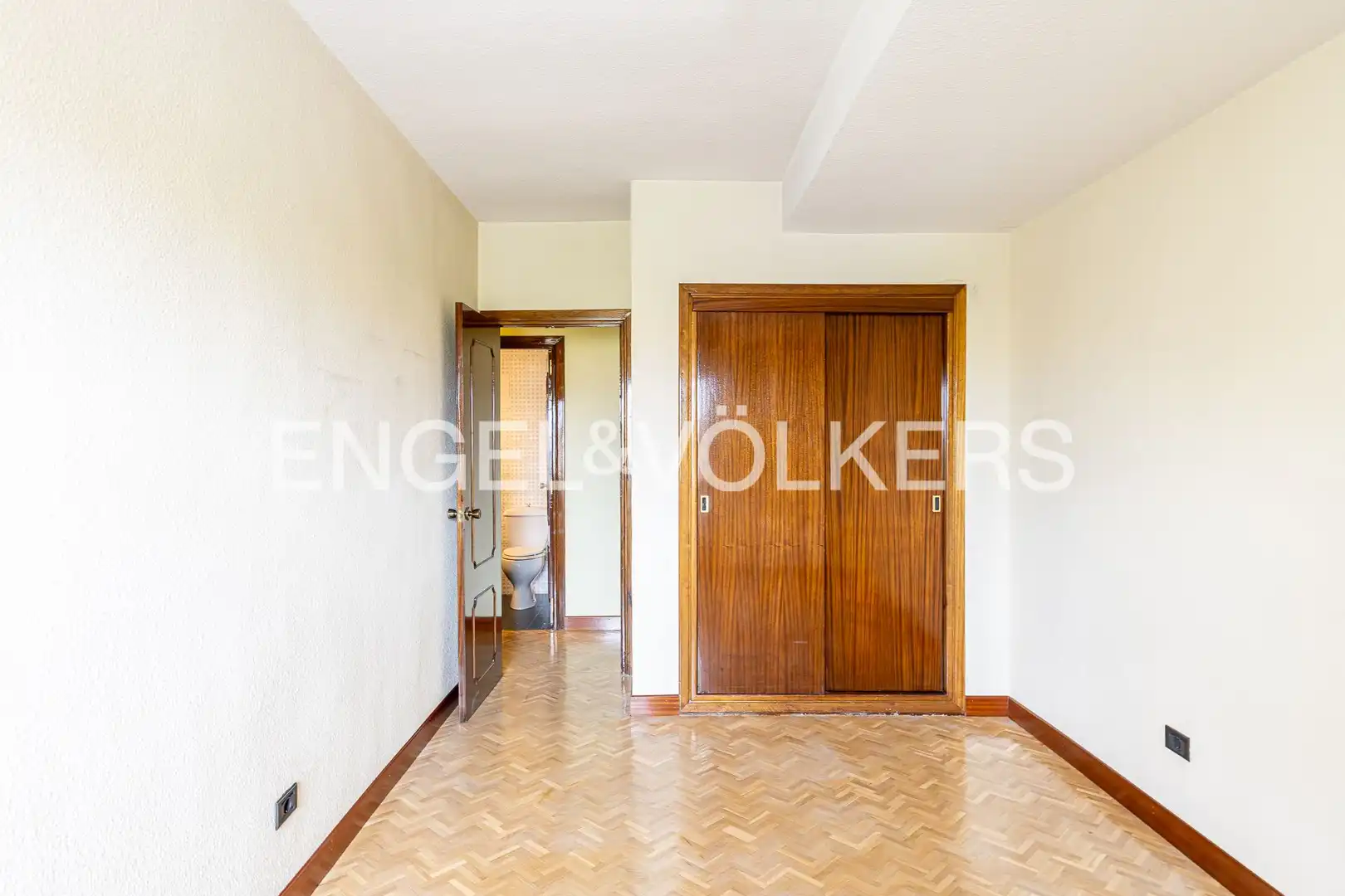 Piso en venta en Madrid con Calefacción, Parquet y Terraza
