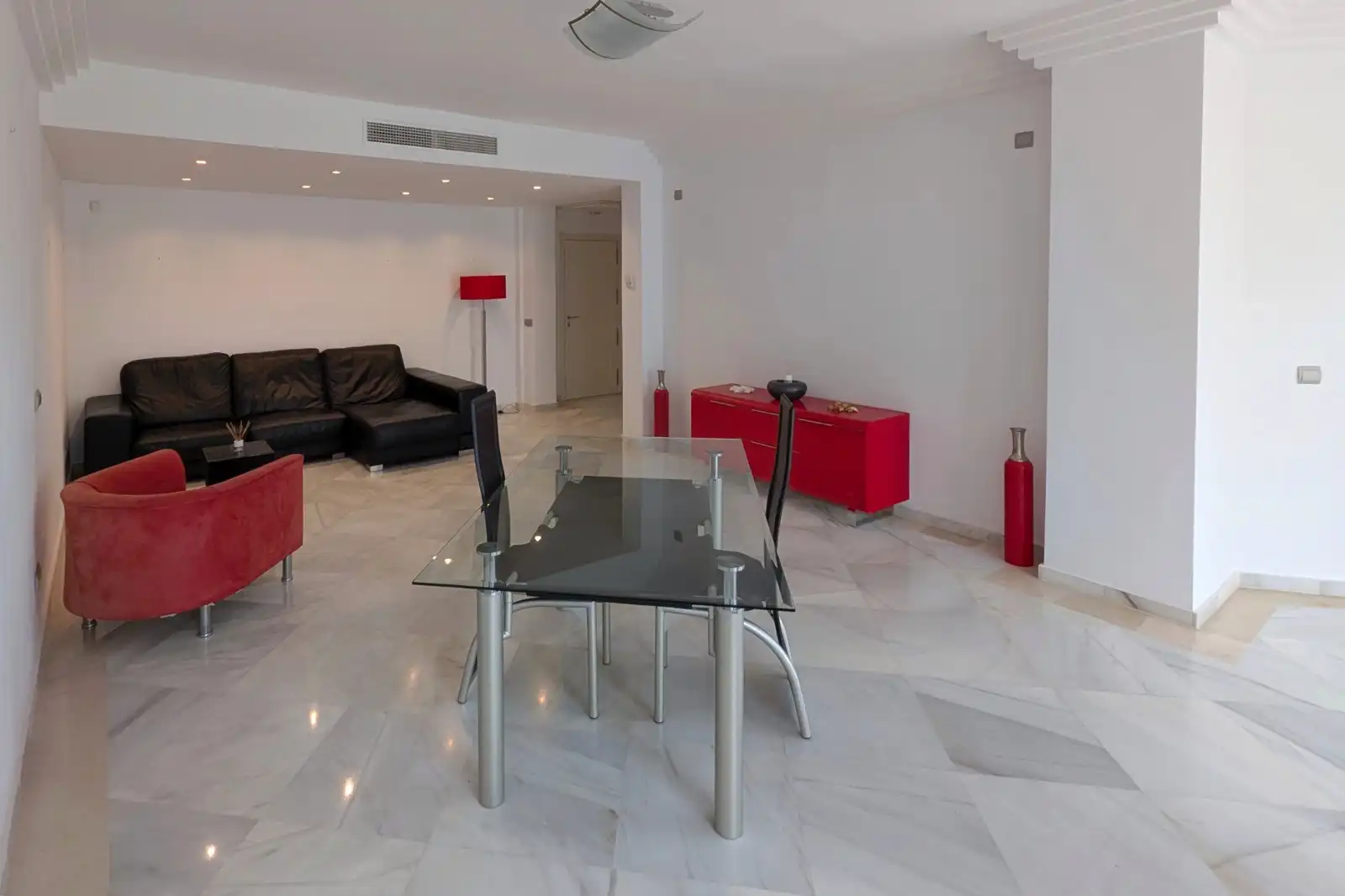 Sala de estar de Planta baja en venta en Marbella con Aire acondicionado, Terraza y Trastero