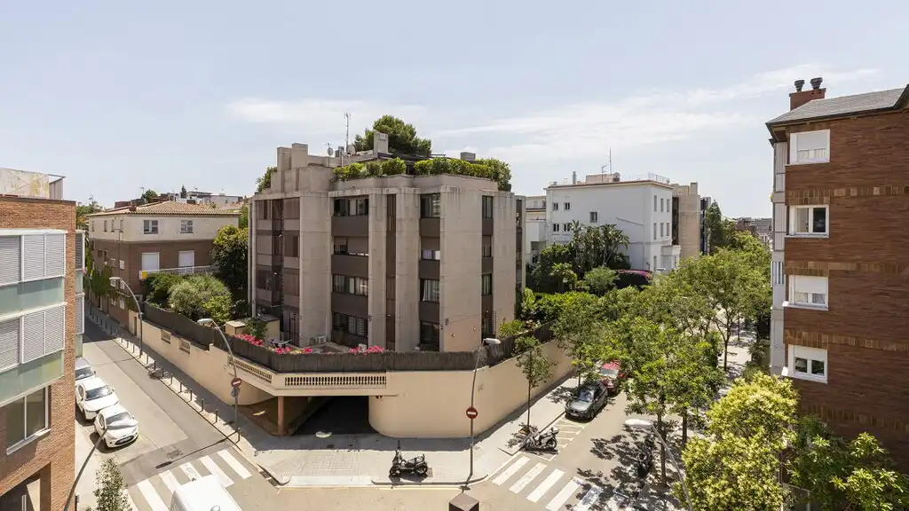 Vista exterior de Apartamento en venta en Barcelona con Aire acondicionado, Parquet y Terraza