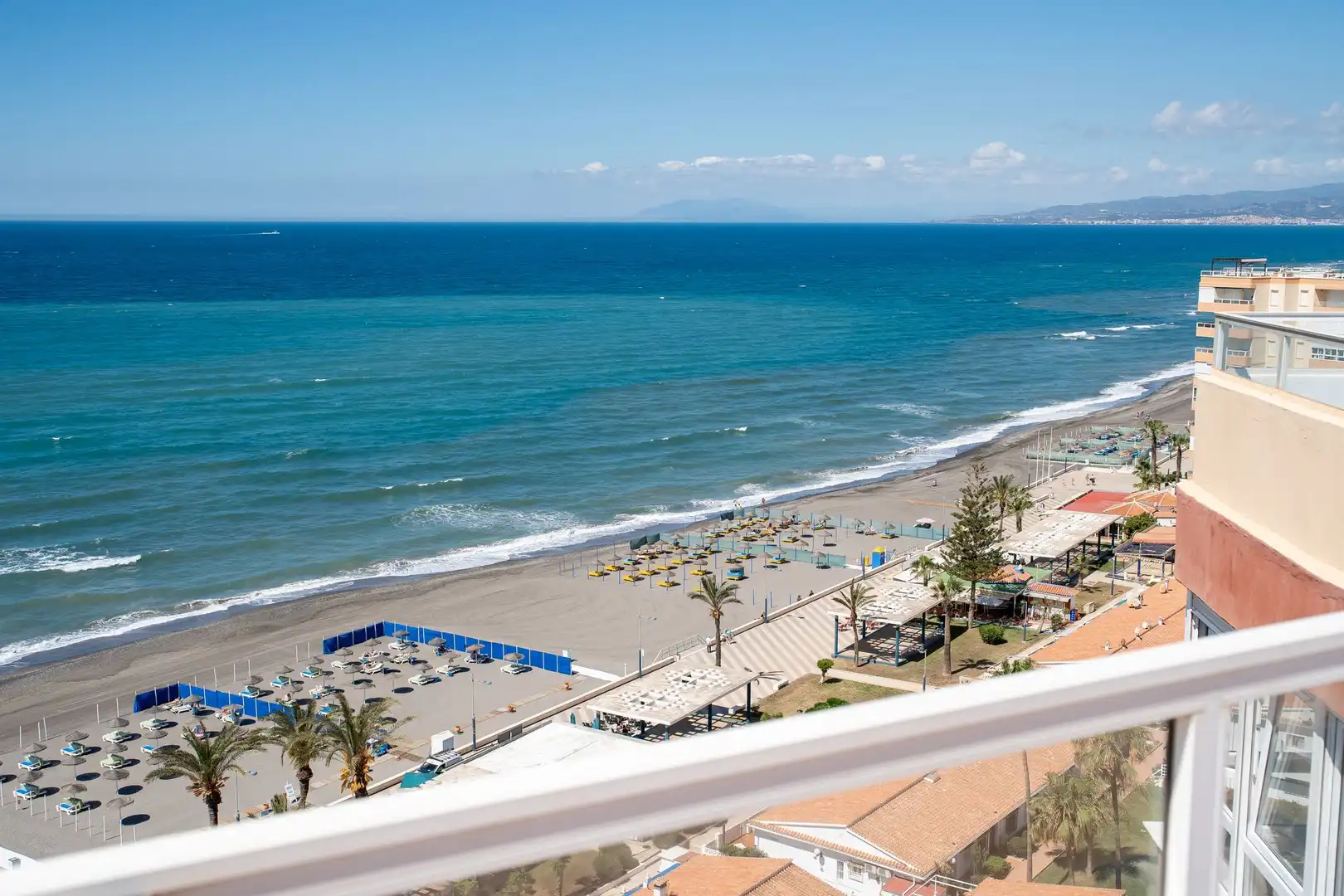 Vista exterior de Àtic en venda en Torrox amb Terrassa