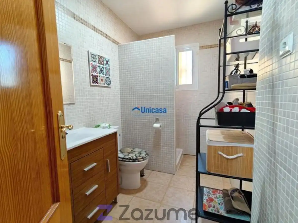 Bathroom of Duplexes for rent in Málaga  with Air Conditioner, Oven and Washing machine