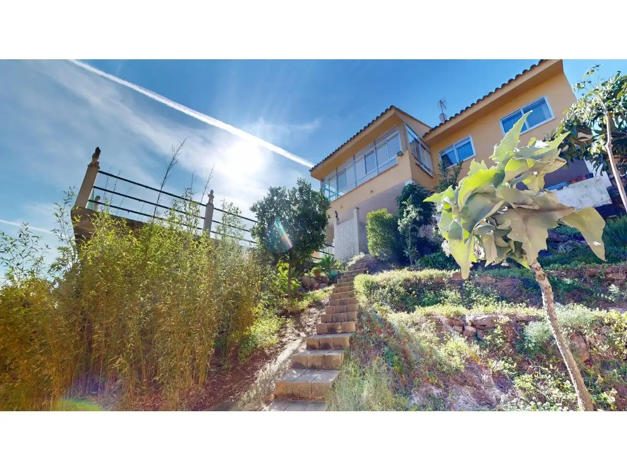 Vista exterior de Casa o xalet en venda en Gilet amb Aire condicionat, Jardí privat i Terrassa