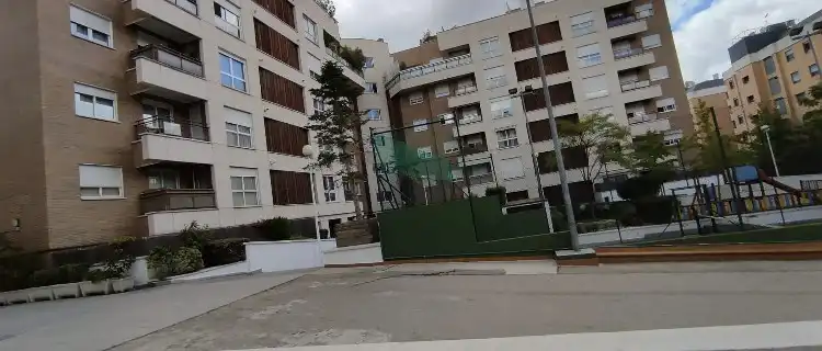 Vista exterior de Piso de alquiler en Madrid con Aire acondicionado, Calefacción y Terraza
