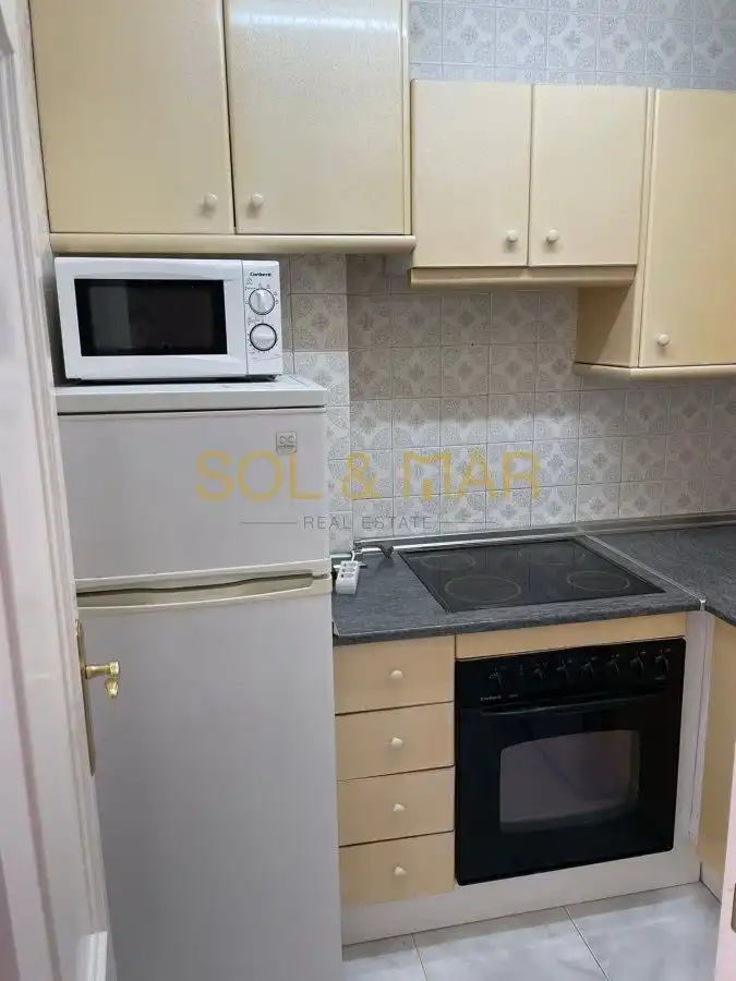 Cuina de Apartament de lloguer en Benalmádena amb Aire condicionat i Terrassa