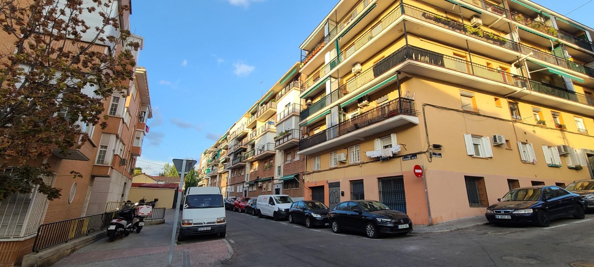 Vista exterior de Piso en venta en  Madrid Capital con Parquet y Terraza