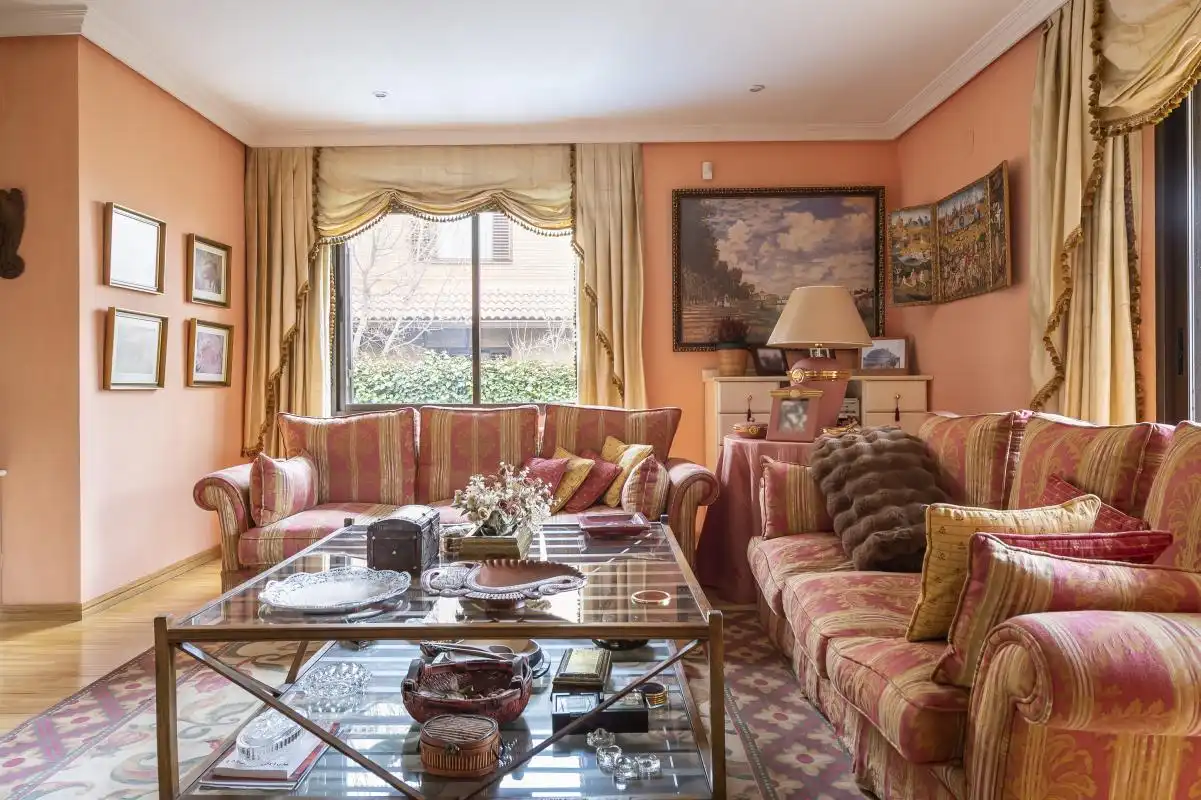 Sala de estar de Casa adosada en venta en Madrid con Aire acondicionado, Calefacción y Jardín privado