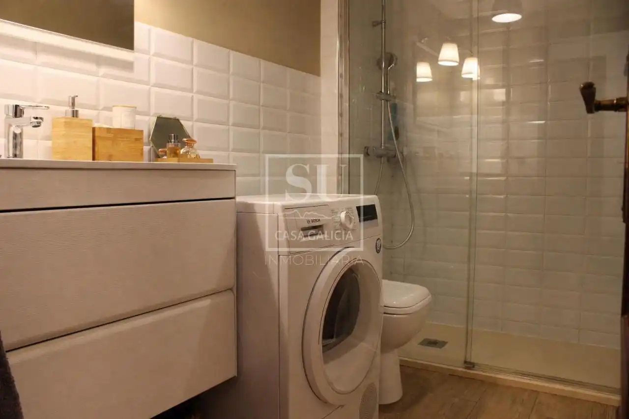 Bathroom of Flat for sale in Nigrán  with Heating, Parquet flooring and Storage room