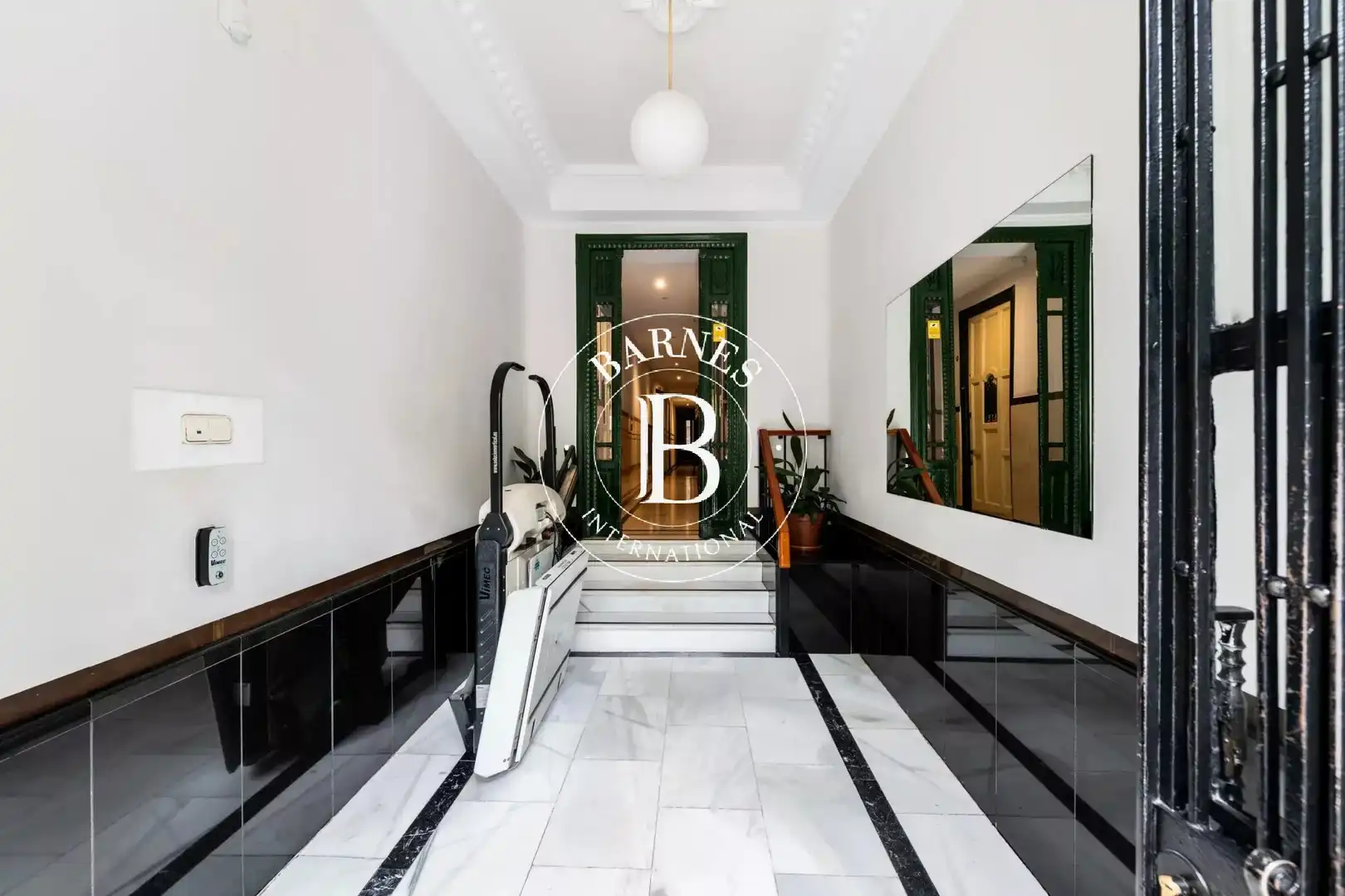 Flat for rent in Madrid  with Air Conditioner, Heating and Furnished