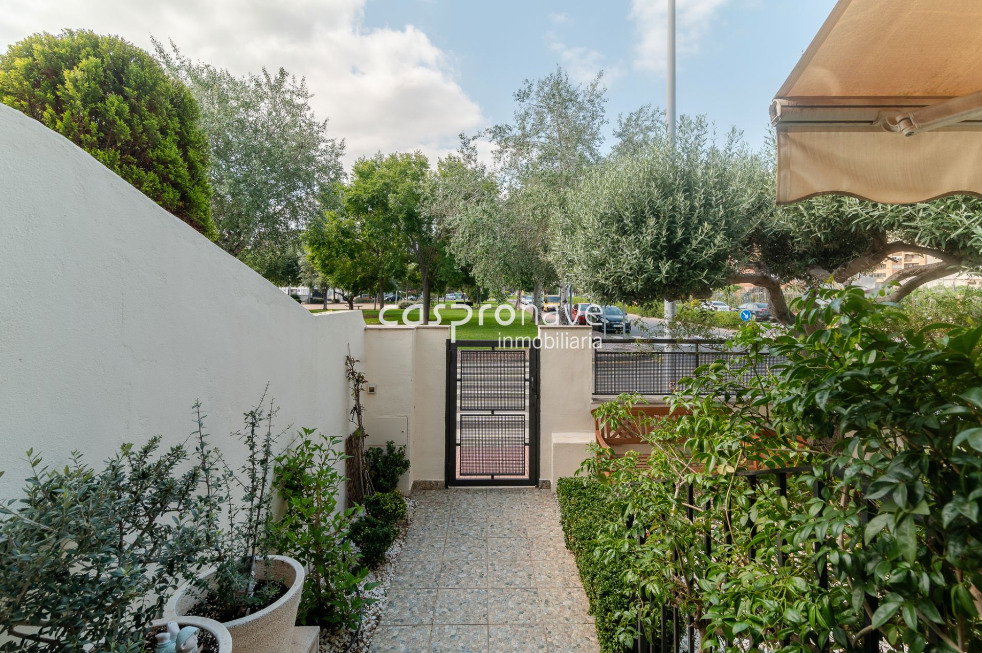 Jardín de Casa adosada en venta en Castellón de la Plana / Castelló de la Plana con Aire acondicionado, Calefacción y Jardín privado