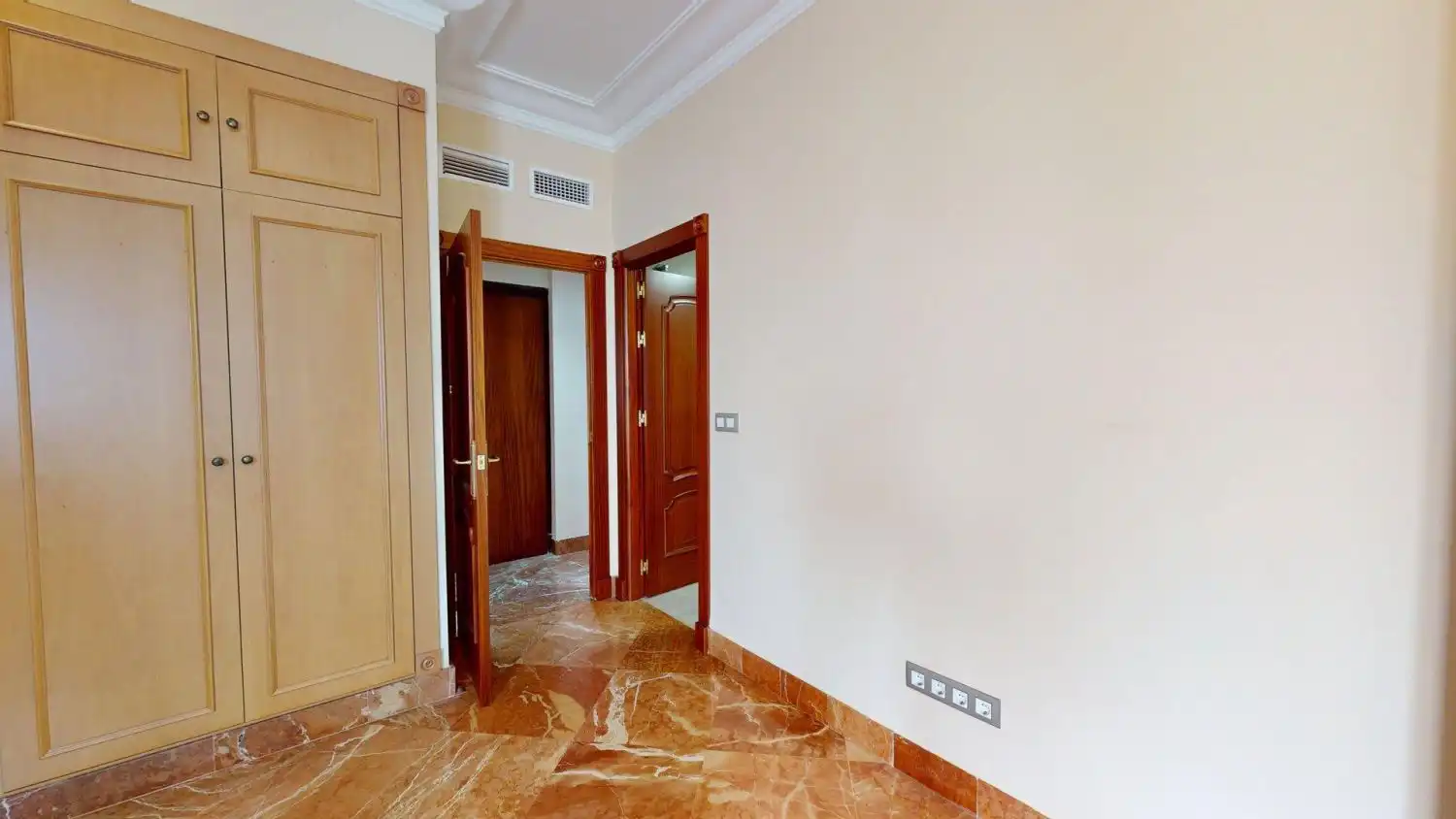 Flat for rent in Sevilla  with Air Conditioner, Heating and Terrace
