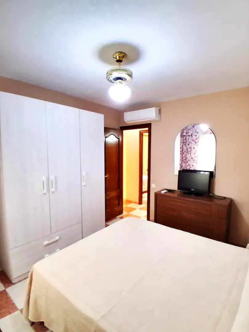 Bedroom of Flat for rent in Sevilla  with Air Conditioner, Furnished and Oven