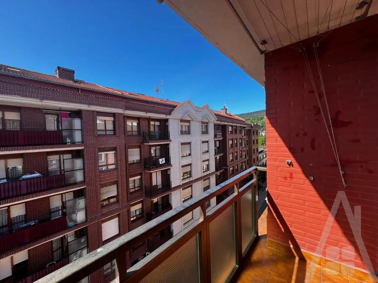 Vista exterior de Piso en venta en Etxebarri con Parquet, Terraza y Amueblado