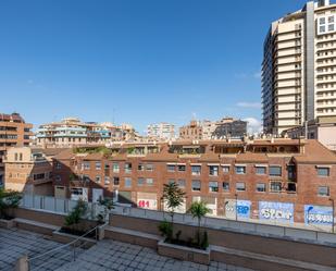 Vista exterior de Pis en venda en  Granada Capital amb Aire condicionat, Calefacció i Terrassa