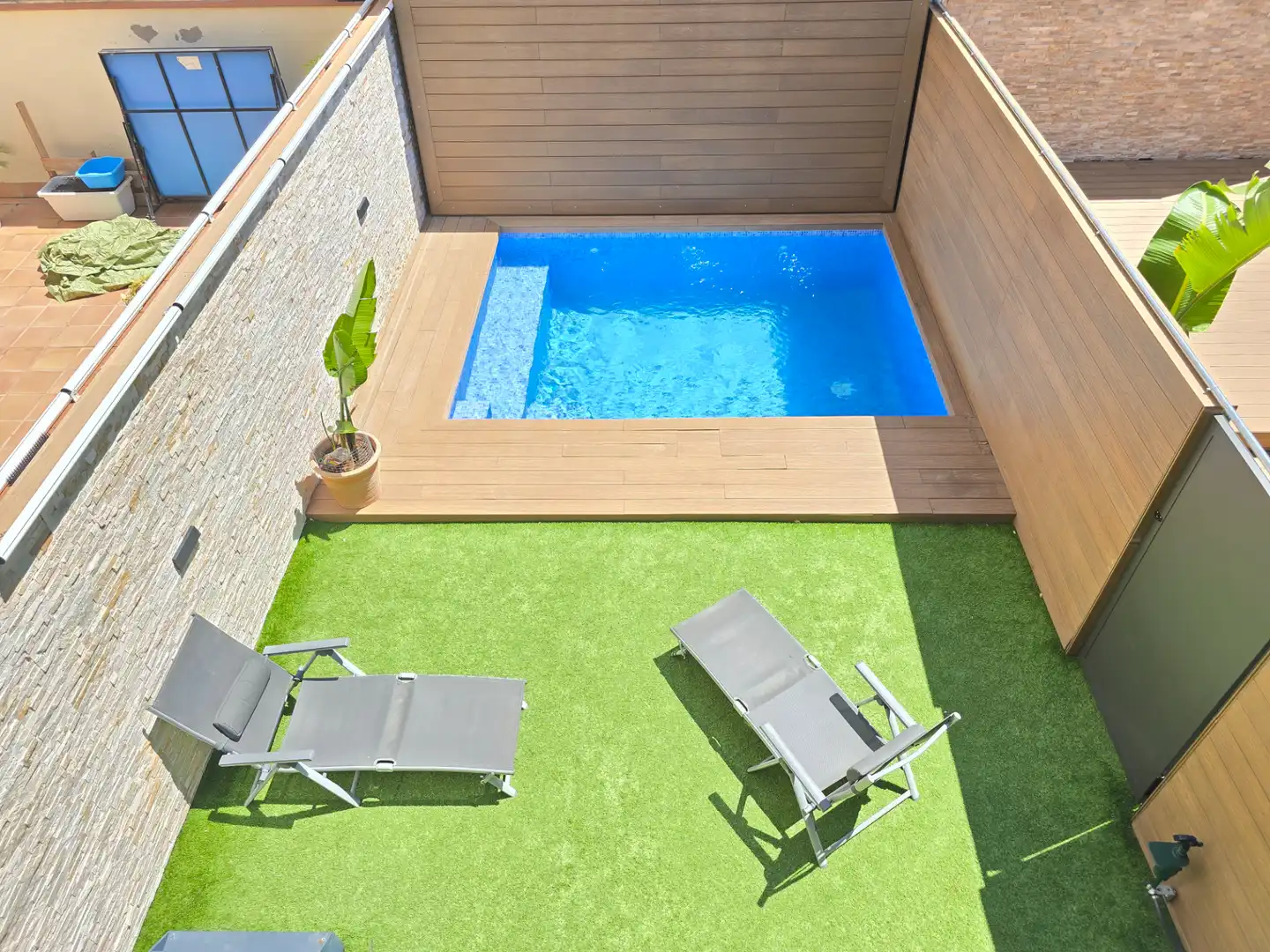 Schwimmbecken von Einfamilien-Reihenhaus zum Verkauf in Sabadell mit Terrasse und Schwimmbad