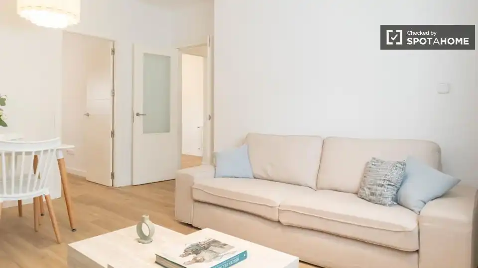Sala d'estar de Pis de lloguer en Madrid amb Aire condicionat, Calefacció i Moblat