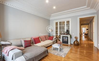 Living room of Flat for sale in  Barcelona Capital  with Air Conditioner, Heating and Terrace