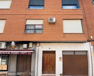 Vista exterior de Pis en venda en Madridejos amb Balcó