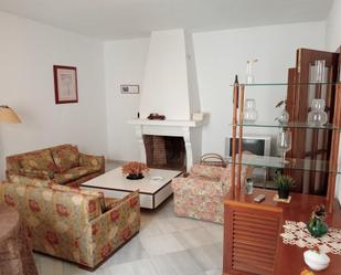 Sala d'estar de Casa o xalet en venda en Fuentes de León