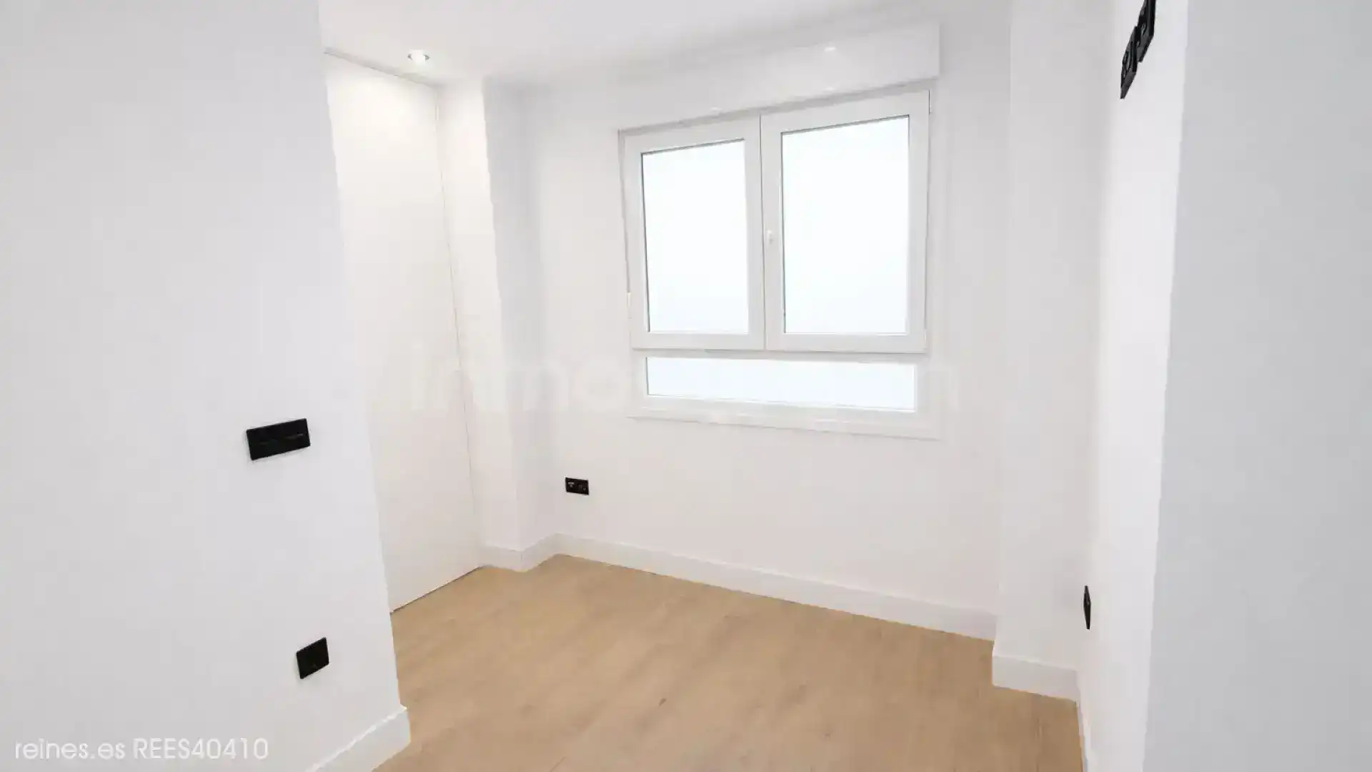 Bedroom of Flat for sale in Zaragoza  with Heating, Terrace and Furnished
