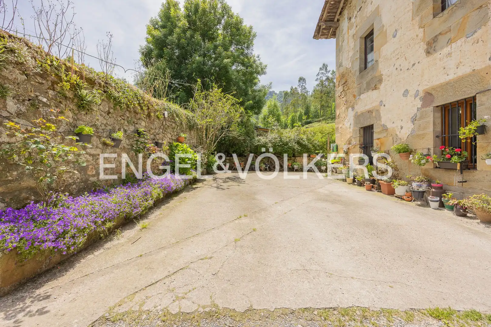 Exterior view of Detached homes for sale in Elorrio  with Heating and Private garden