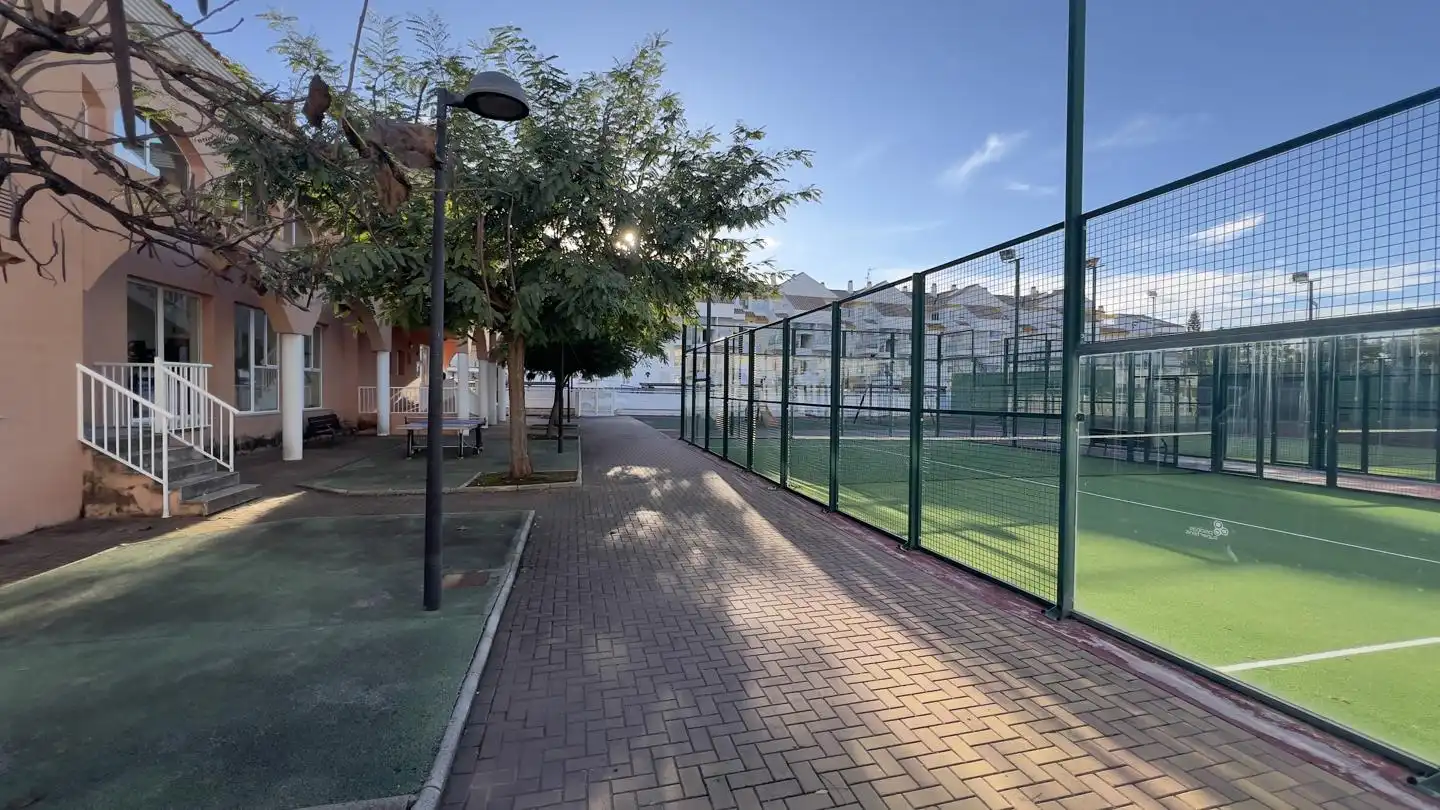 Außenansicht von Erdgeschoss zum Verkauf in Torreblanca mit Klimaanlage, Privatgarten und Terrasse