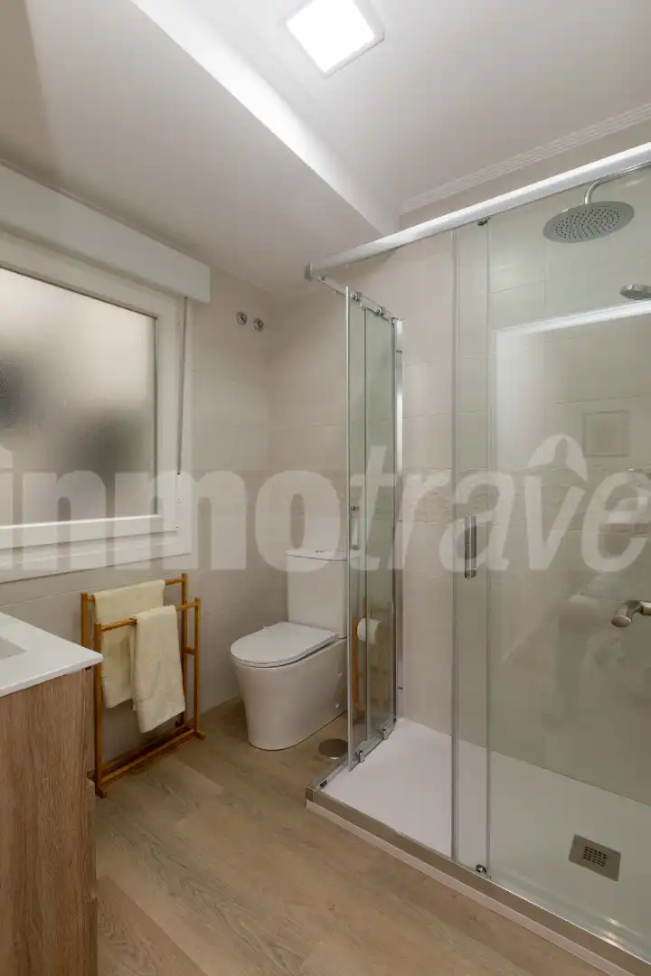 Bathroom of Flat for rent in Sanxenxo  with Heating, Parquet flooring and Furnished