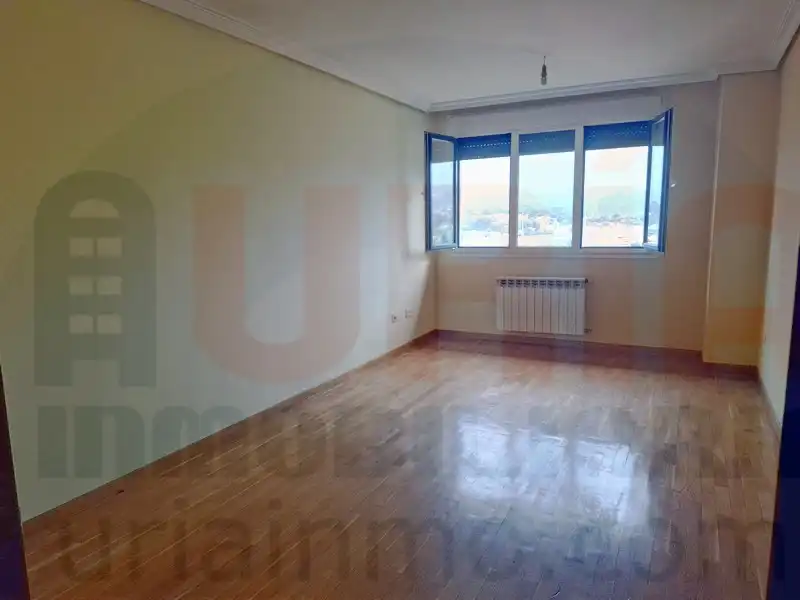 Sala d'estar de Pis en venda en Siero amb Calefacció i Parquet