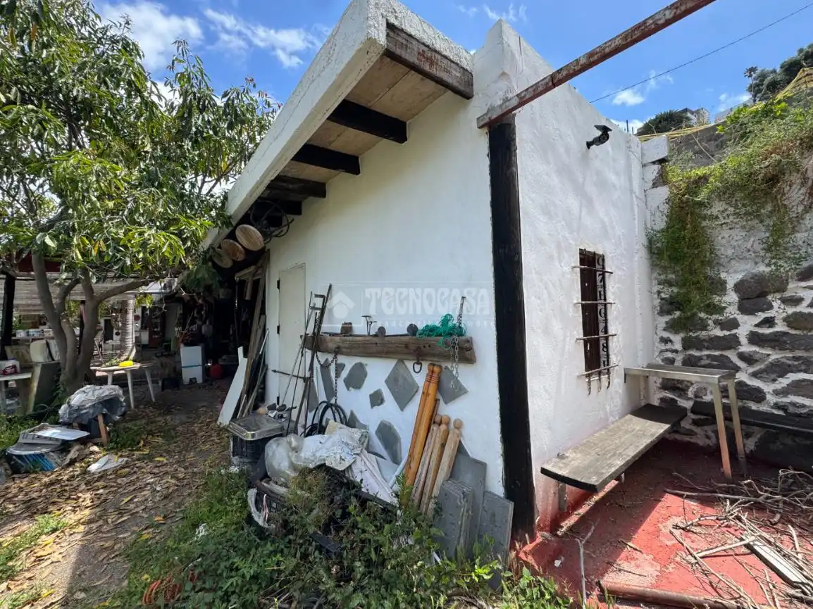 Vista exterior de Finca rústica en venda en Las Palmas de Gran Canaria amb Terrassa i Moblat