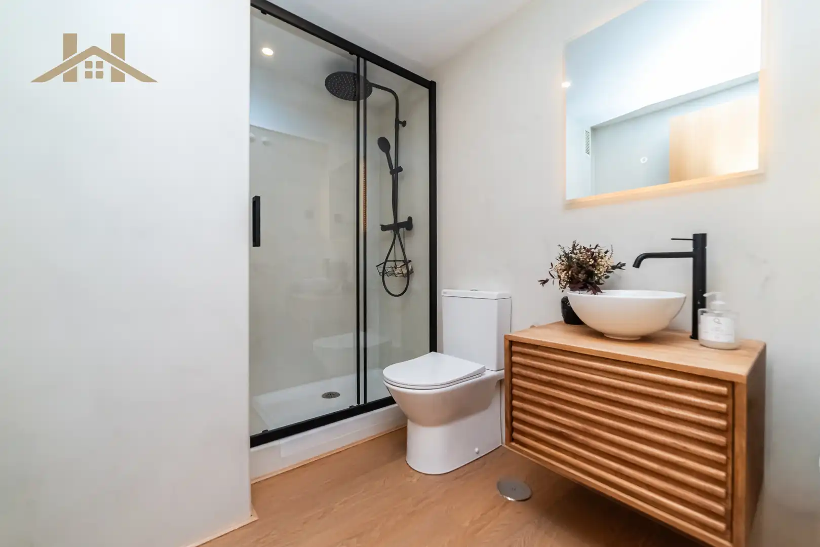 Baño de Piso en venta en Madrid con Calefacción, Terraza y Trastero