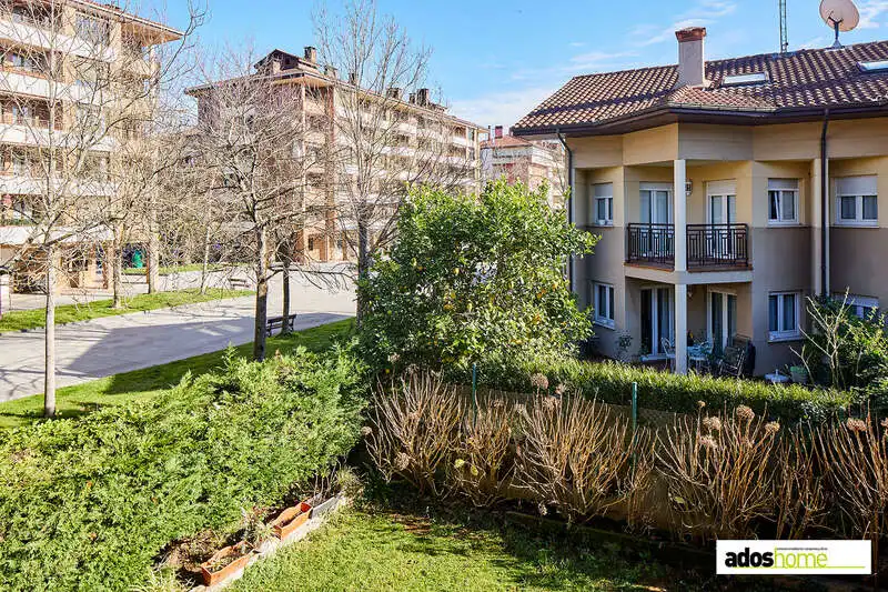 Vista exterior de Casa adosada en venta en Zarautz con Calefacción