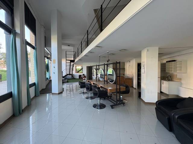 Local comercial en Alquiler en Mas Rampinyo - Montcada Nova - Carrerada