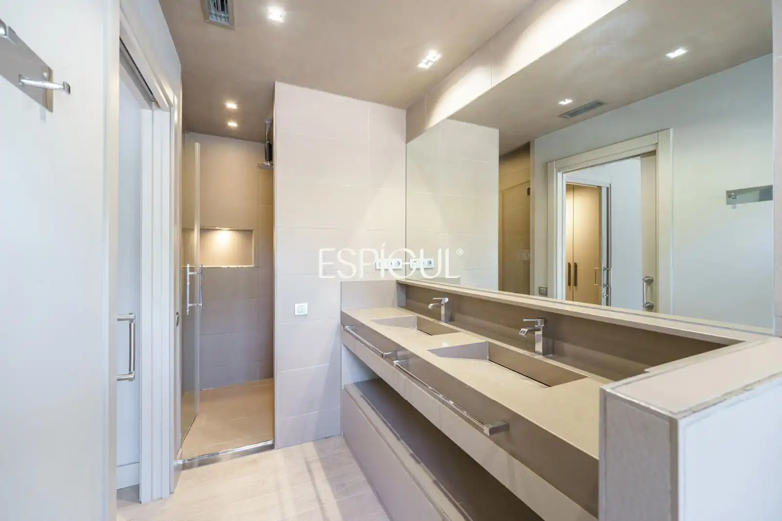 Bathroom of Flat for rent in Sant Cugat del Vallès  with Air Conditioner, Heating and Parquet flooring