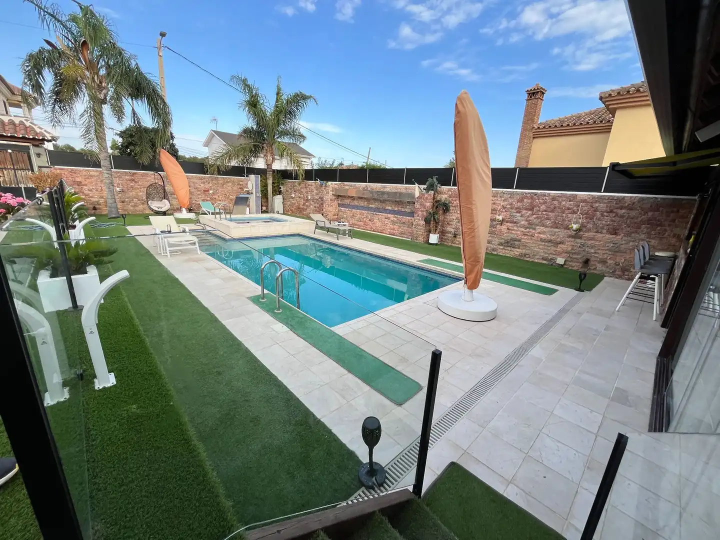 Piscina de Casa o chalet en venta en Torremolinos con Aire acondicionado, Calefacción y Jardín privado