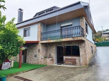 Detached house with balcony for sale in Maceda