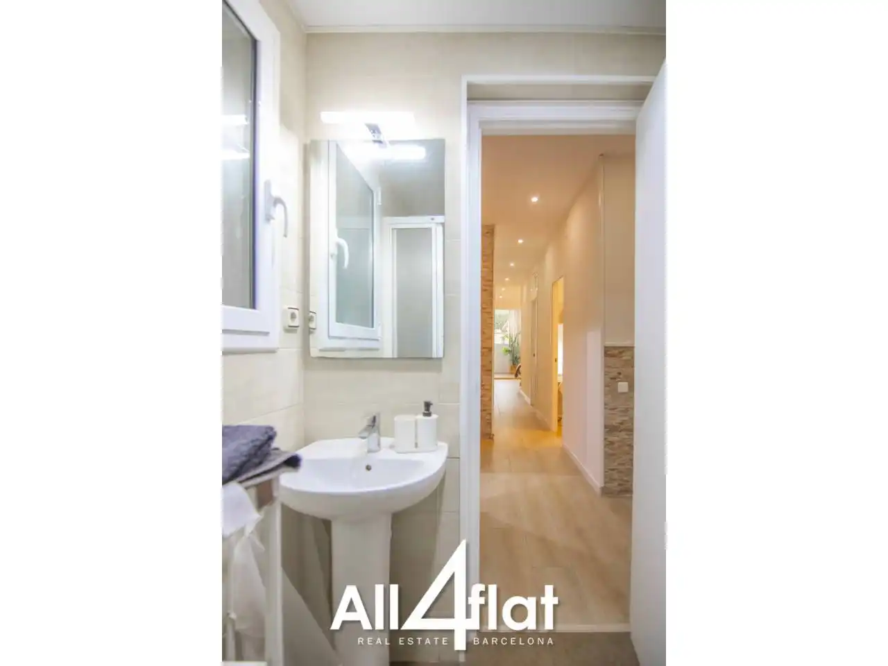 Bathroom of Flat for rent in Barcelona  with Furnished and Alarm