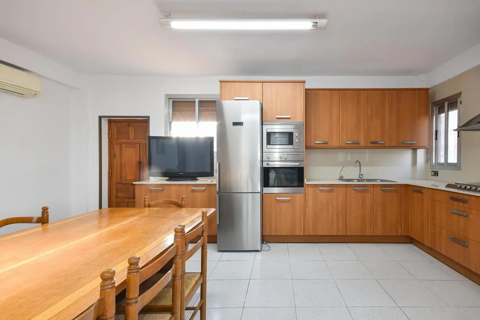 Cocina de Casa o chalet en venta en Santa Perpètua de Mogoda con Aire acondicionado, Calefacción y Jardín privado