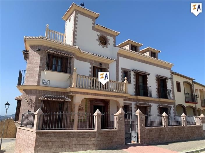 Exterior view of Single-family semi-detached for sale in Villanueva de la Concepción  with Terrace, Storage room and Swimming Pool