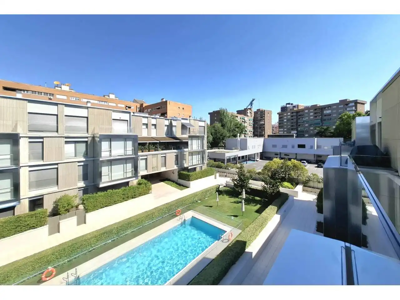 Piscina de Piso de alquiler en Madrid con Aire acondicionado, Calefacción y Parquet